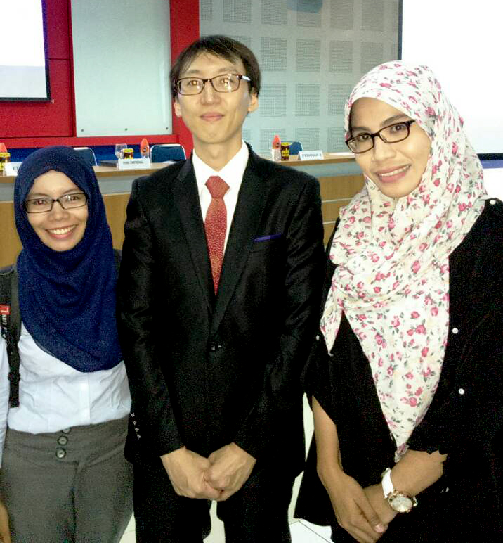 Bersama Dr. Lee Juyoung dan Yuli Yastiani, M.Hum 