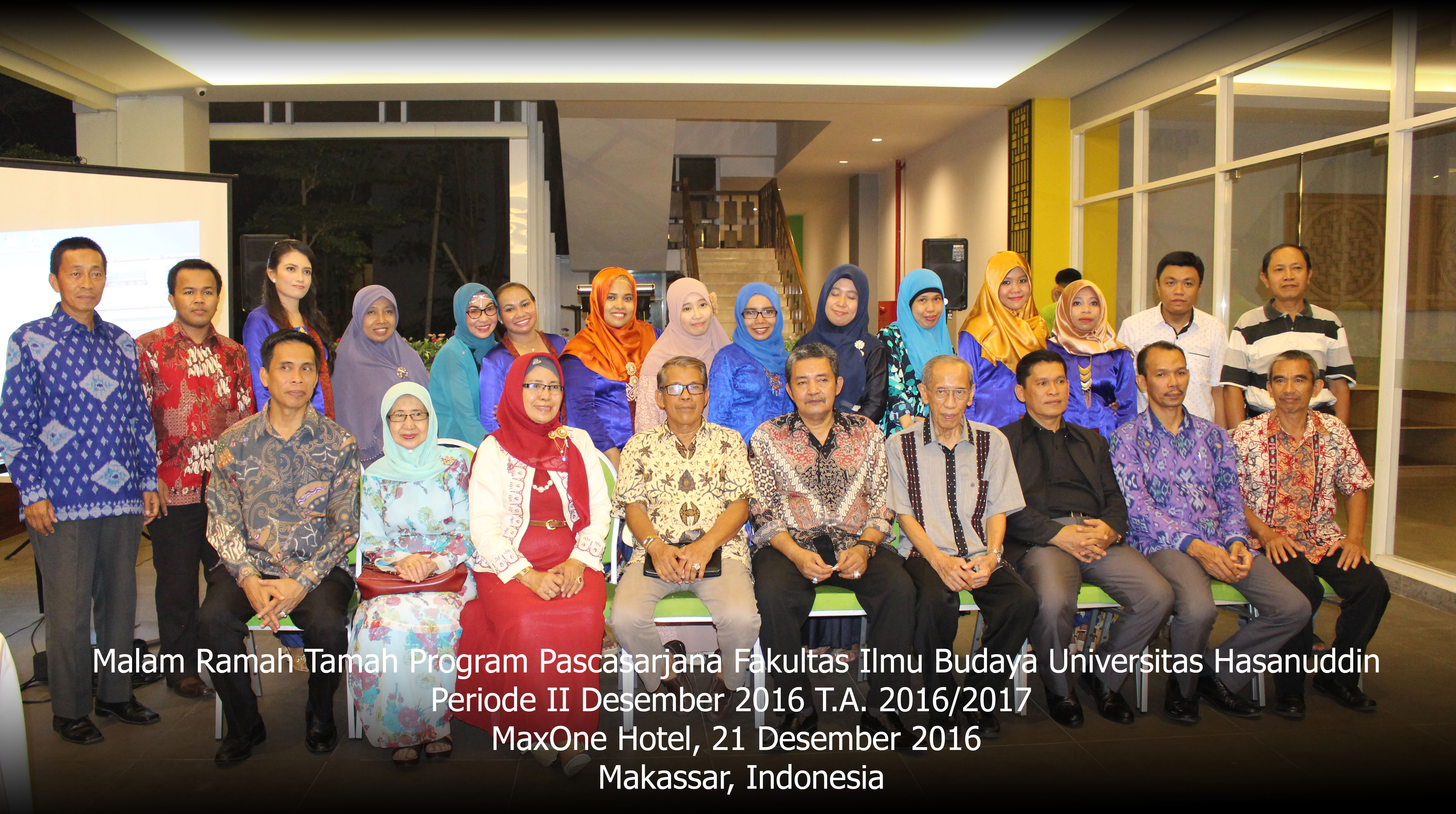 Bersama Dosen dan Staf TU FIB Unhas